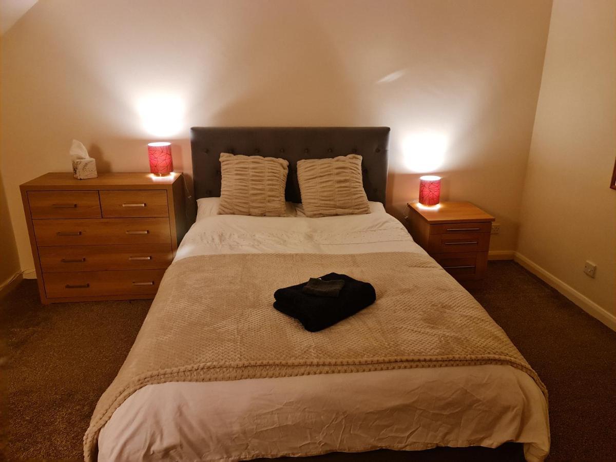 Comfortable 2 Bed Townhouse. Near To Amenities. Leilighet Beith Eksteriør bilde